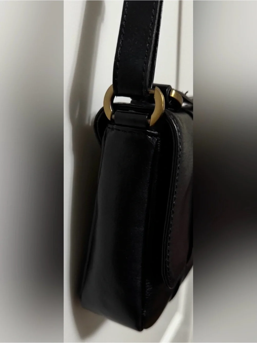 Hobo International Black Leather Crossbody Bag - Timeless Style - Picture 5 of 11